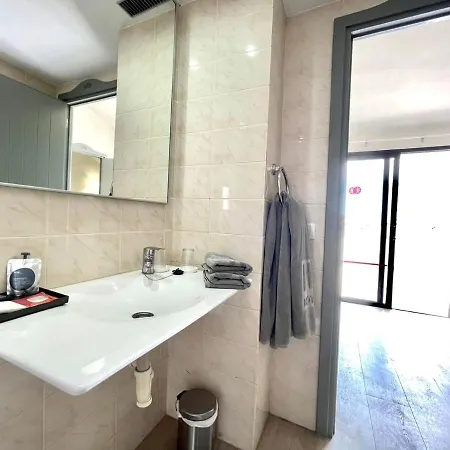 Pool View With Wifi, Terrace, Kitchen At 600m Cristianos Los Cristianos (Tenerife)