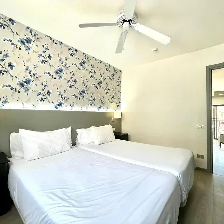 Appartamento Pool View With Wifi, Terrace, Kitchen At 600m Cristianos *